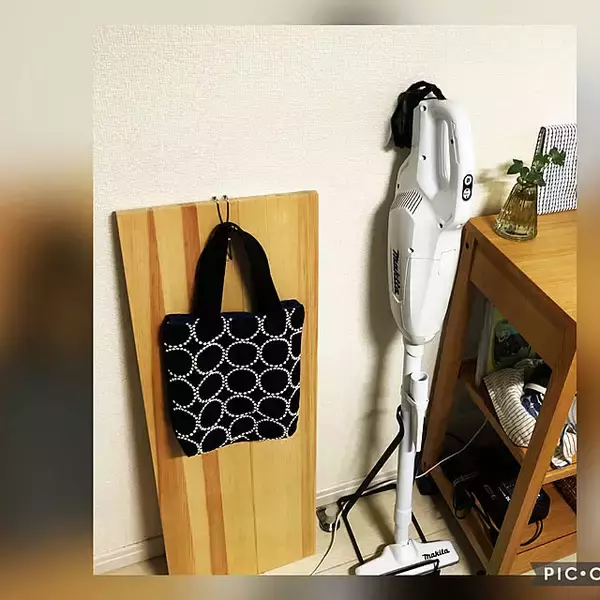 「鞄の置きっぱなしを卒業できる！日常使いの鞄の置き場所や収納法6選」の画像