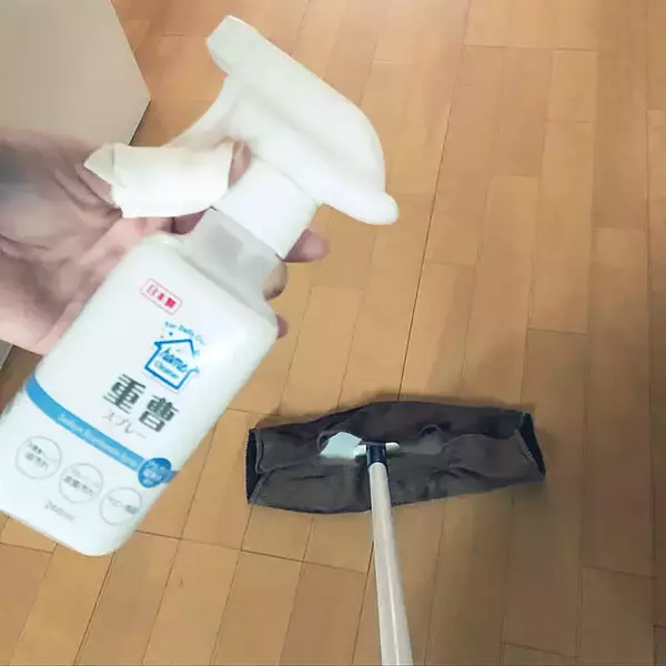 「素足が気持ちいい家にしたい♪サラサラな床をキープする掃除方法」の画像