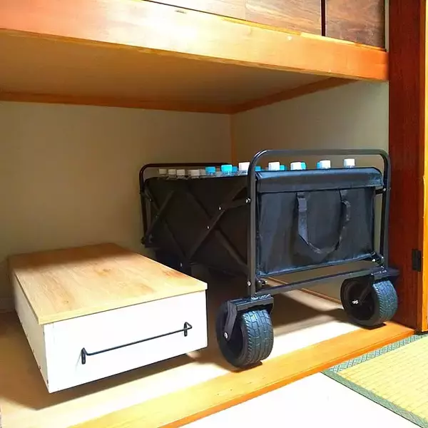 「日々のストックから防災備蓄まで。かさばるペットボトルを賢く管理するコツ」の画像