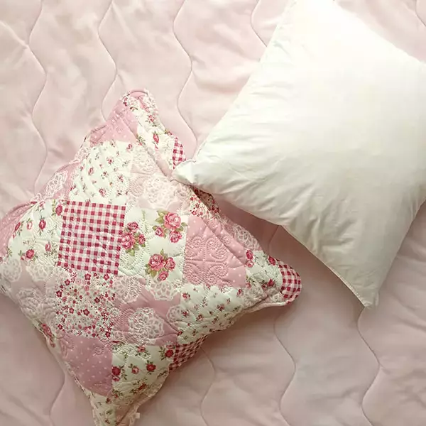 「ふっくらとしたボリュームと弾力が心地いい♪無印良品の羽根クッション」の画像