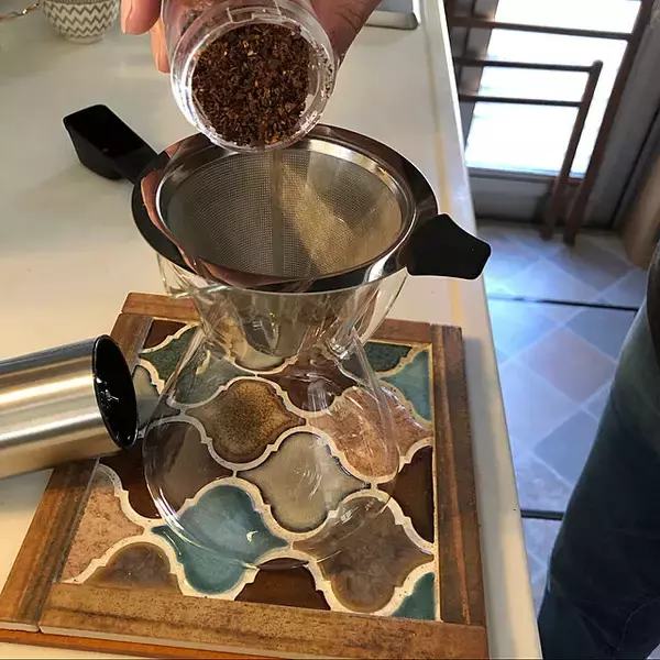 「スタイリッシュでコンパクト！手挽きコーヒーミルで至福のカフェタイム」の画像