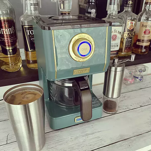 「スタイリッシュでコンパクト！手挽きコーヒーミルで至福のカフェタイム」の画像