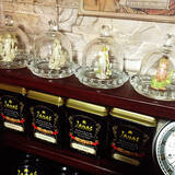 「インテリアに世界観をプラスする☆セリアのガラスドームを活用したディスプレイ実例6選」の画像6