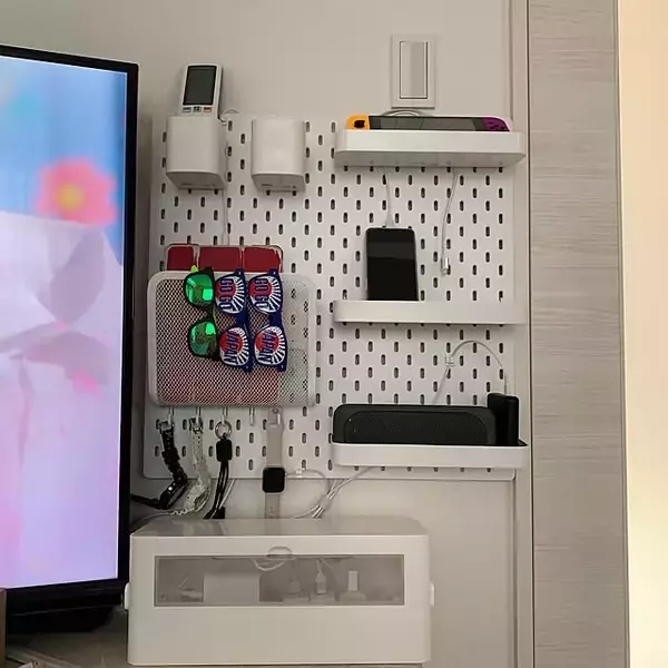 「有効ボードを自分好みにカスタマイズ！IKEAのSKÅDISを使った収納アイデア6選」の画像