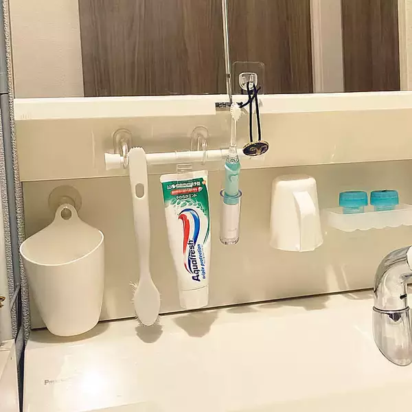 ちょっとしたスペースでこそ活躍！収納効率を高める、短めのつっぱり棒の活用アイデア6選