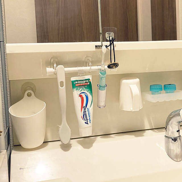 ちょっとしたスペースでこそ活躍！収納効率を高める、短めのつっぱり棒の活用アイデア6選