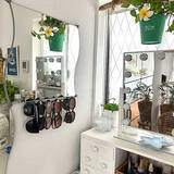 「片付けやすいお部屋づくりのひと工夫♪セリアのアイアンバーを使った収納アイデア6選」の画像1