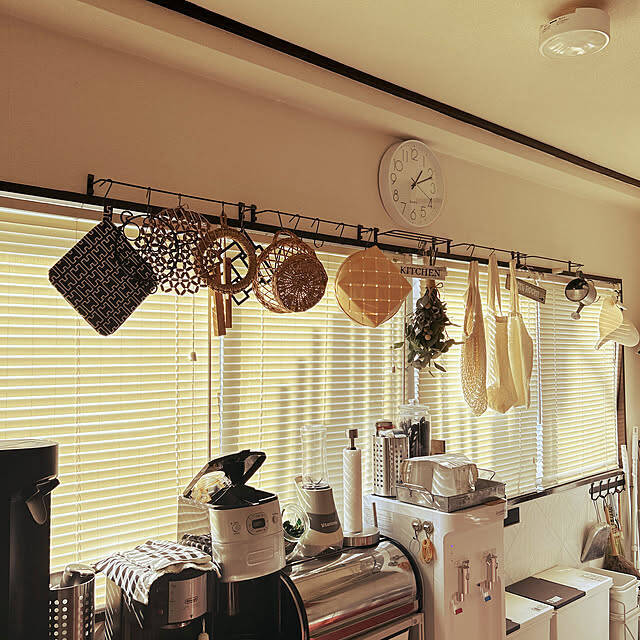 片付けやすいお部屋づくりのひと工夫♪セリアのアイアンバーを使った収納アイデア6選