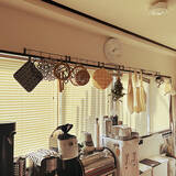 「片付けやすいお部屋づくりのひと工夫♪セリアのアイアンバーを使った収納アイデア6選」の画像3