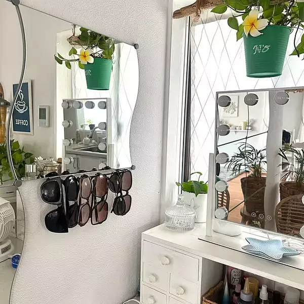 「片付けやすいお部屋づくりのひと工夫♪セリアのアイアンバーを使った収納アイデア6選」の画像