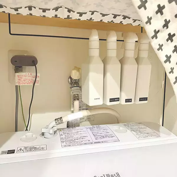 「片付けやすいお部屋づくりのひと工夫♪セリアのアイアンバーを使った収納アイデア6選」の画像