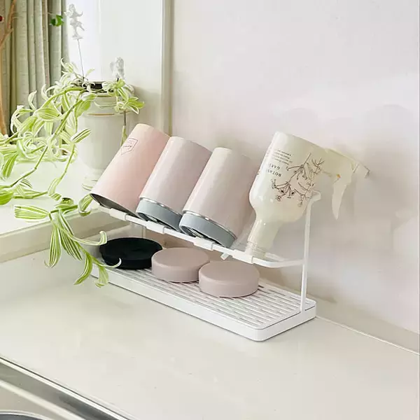 「乾燥しながらしまえる方法も！参考にしたい水筒収納のアイデア集」の画像