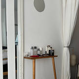 「置き方ひとつでお部屋の印象もアップ♪使い心地がいい化粧品収納アイデア」の画像1