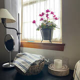 「置き方ひとつでお部屋の印象もアップ♪使い心地がいい化粧品収納アイデア」の画像2