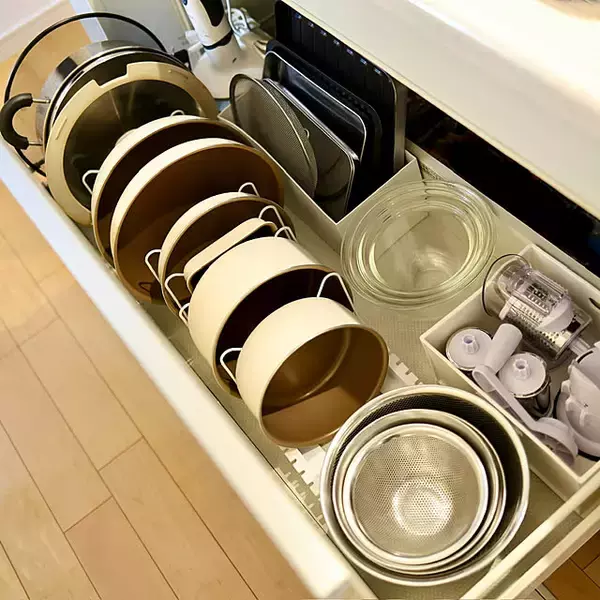 「お部屋の整理にひと工夫♪使いやすくて片付けやすいワンアクション収納のアイデア6選」の画像