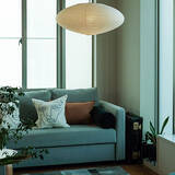 「彫刻のような造形美と空間になじむ佇まい。イサムノグチの照明とテーブル」の画像6