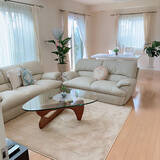 「彫刻のような造形美と空間になじむ佇まい。イサムノグチの照明とテーブル」の画像8