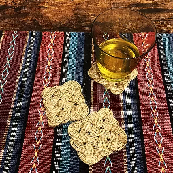 「手軽にナチュラル空間を作る！100均の麻ひもを使った実例アイデア」の画像