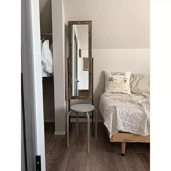 「座るだけじゃない！無印良品のスツールで叶える収納とインテリアの実例をご紹介」の画像