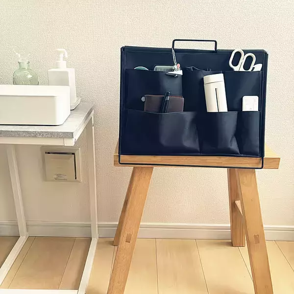 「座るだけじゃない！無印良品のスツールで叶える収納とインテリアの実例をご紹介」の画像