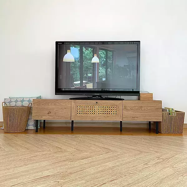 「テレビ周りをスッキリ収納するのに役立つ☆ダイソーの便利アイテム特集」の画像