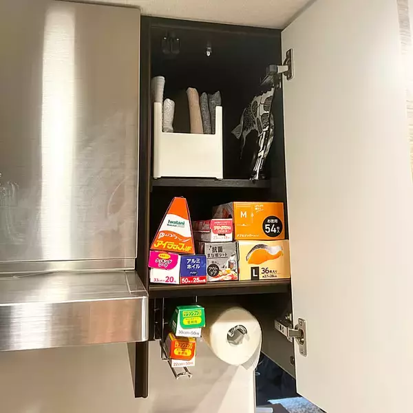 「家事のプチストレス解消！取り出しやすくて片付けやすいラップ収納のアイデア6選」の画像