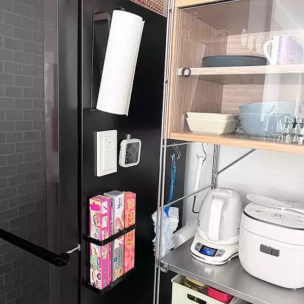 「家事のプチストレス解消！取り出しやすくて片付けやすいラップ収納のアイデア6選」の画像