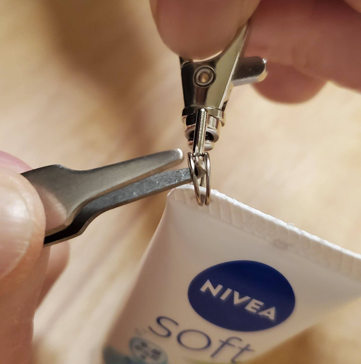 「ガチャ風が楽しい♪ハンドクリームキーホルダー」 by rikalynさん