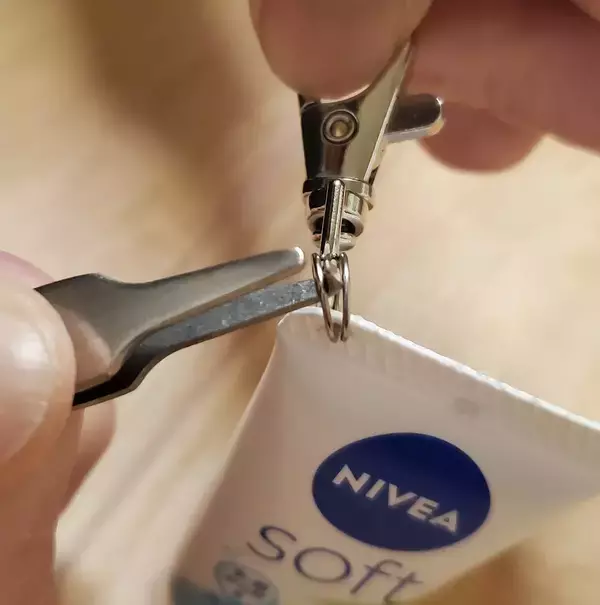 「「ガチャ風が楽しい♪ハンドクリームキーホルダー」 by rikalynさん」の画像