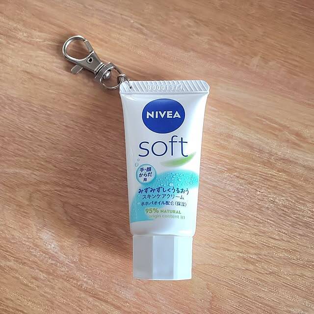 「ガチャ風が楽しい♪ハンドクリームキーホルダー」 by rikalynさん