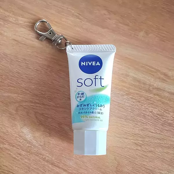 「「ガチャ風が楽しい♪ハンドクリームキーホルダー」 by rikalynさん」の画像