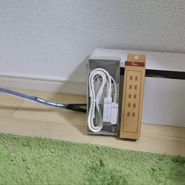 「ごちゃごちゃケーブルをすっきり隠す！配線収納の実例10選」の画像