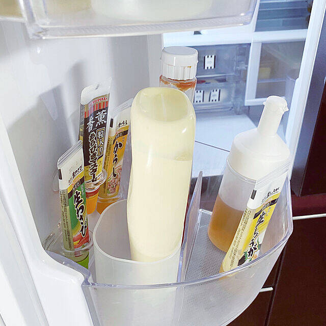 あれもこれも浮かせて快適♪セリアの何度でも貼ってはがせるフィルムフック