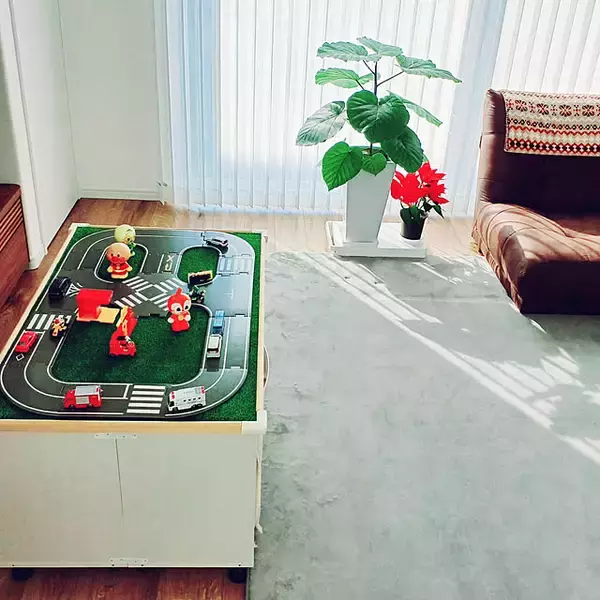 「子ども心を絶妙にくすぐる！遊びの幅がぐんと広がるDIYのプレイテーブル」の画像