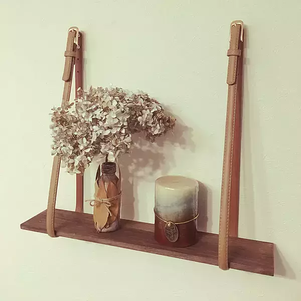 「100均アイテムで気軽に挑戦！壁を彩るウォールシェルフ特集」の画像