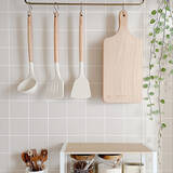 「使いにくい収納とはもうお別れ！美しく使いやすい調理器具収納アイデアをご紹介」の画像2