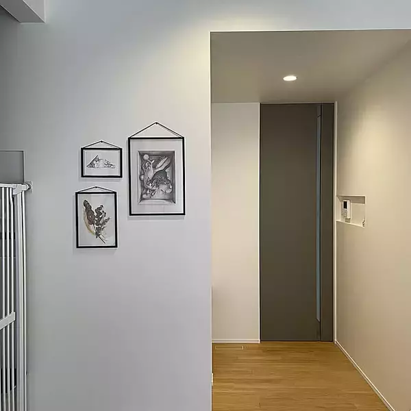 「超ミニマルだから可能性が膨らむ！アクリル板と木枠のフレーム」 by chovyさん