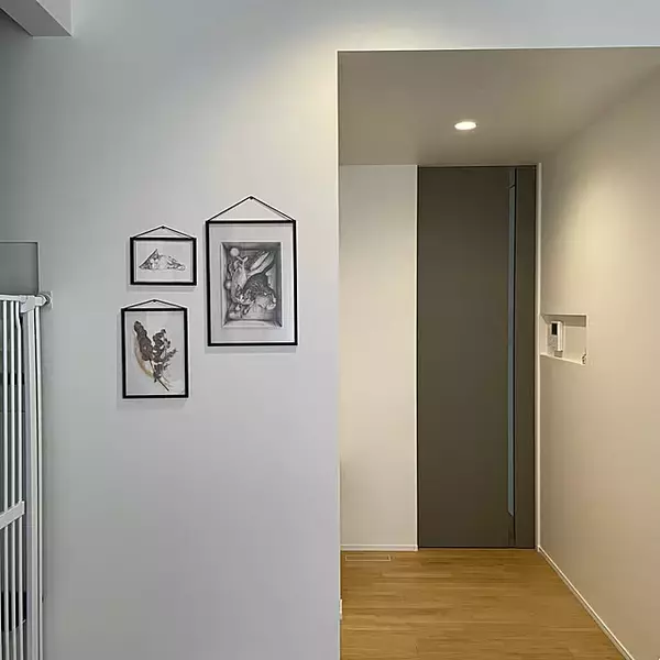 「「超ミニマルだから可能性が膨らむ！アクリル板と木枠のフレーム」 by chovyさん」の画像