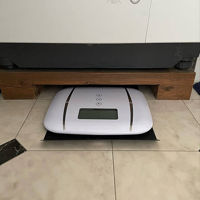 省スペースで出し入れラクチン、すぐに測定できる！ストレスフリーな体重計の収納アイデア