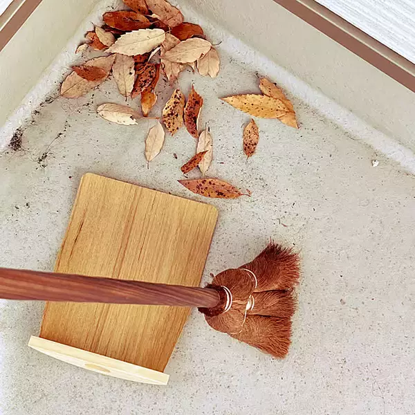 「落ち葉や雑草も怖くない！庭掃除をスムーズにする方法と愛用グッズ」の画像