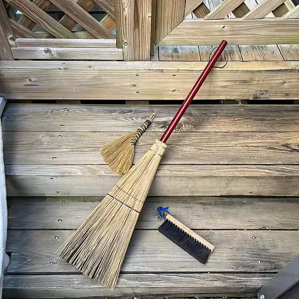 「落ち葉や雑草も怖くない！庭掃除をスムーズにする方法と愛用グッズ」の画像