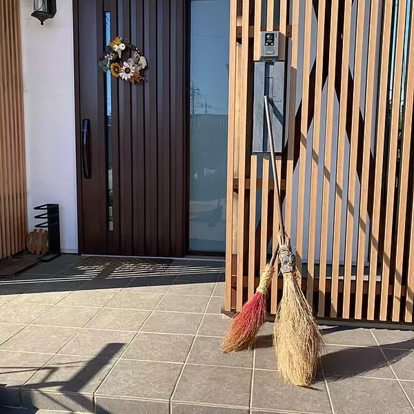 「落ち葉や雑草も怖くない！庭掃除をスムーズにする方法と愛用グッズ」の画像