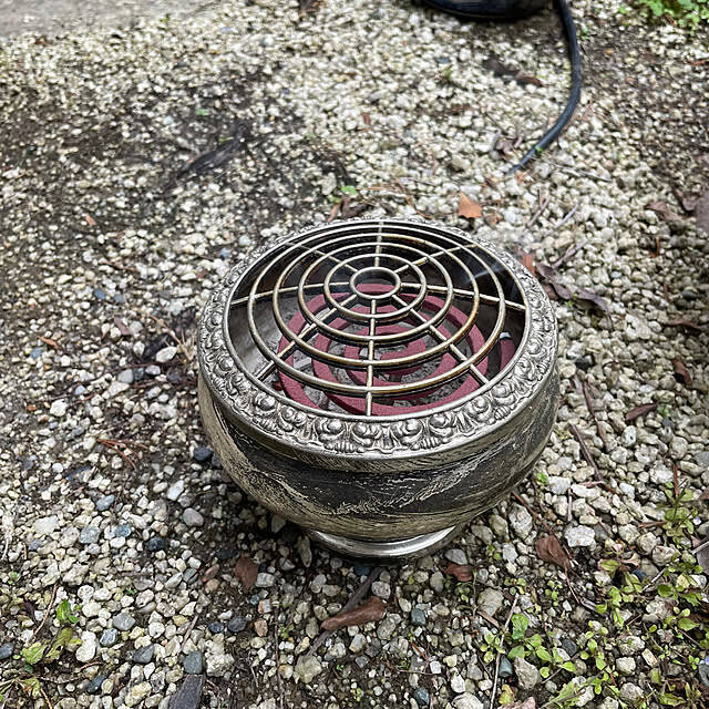 落ち葉や雑草も怖くない！庭掃除をスムーズにする方法と愛用グッズ