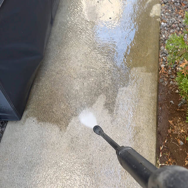 落ち葉や雑草も怖くない！庭掃除をスムーズにする方法と愛用グッズ