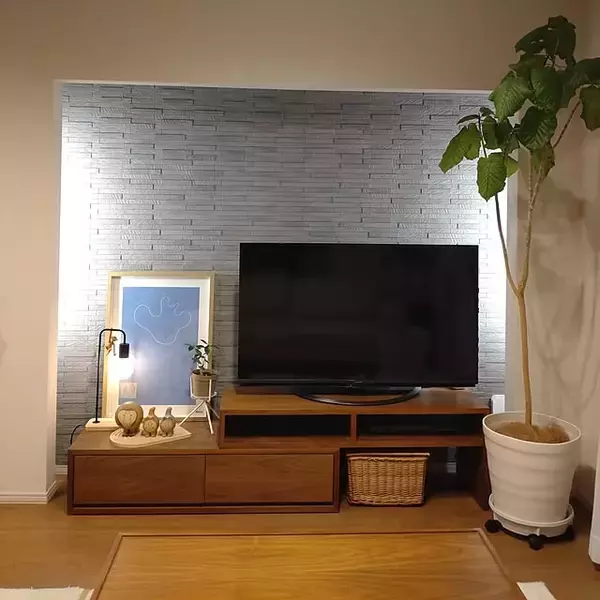 「IKEAの間接照明でほっとひと息！リビングやベッドサイドで楽しむ光のある暮らし」の画像
