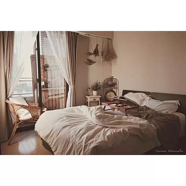 「心と身体に優しいリラックスタイム☆ベッドでくつろぐ過ごし方」の画像