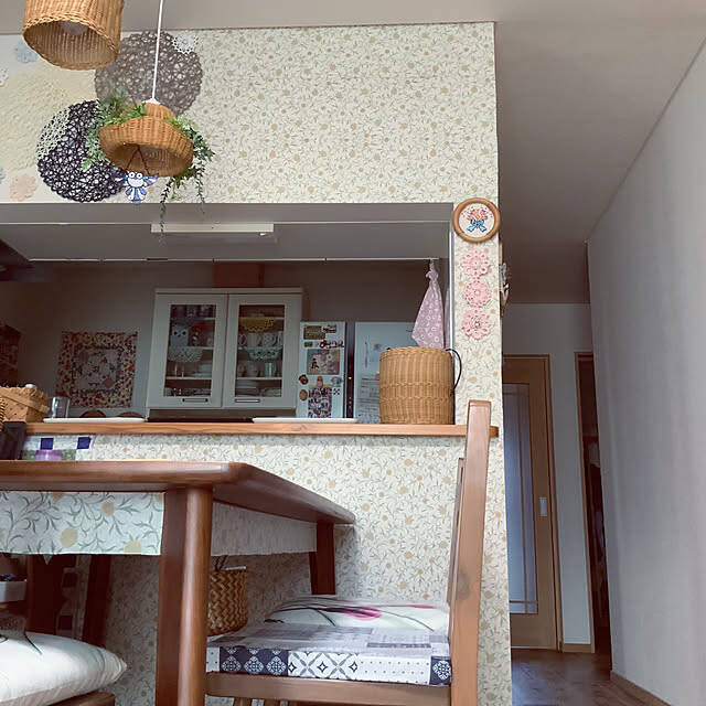 気持ちよく使えるキッチンにDIY♪収納扉・床・壁のリメイク実例集