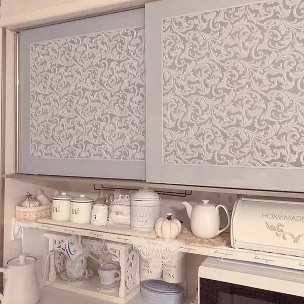 「気持ちよく使えるキッチンにDIY♪収納扉・床・壁のリメイク実例集」の画像