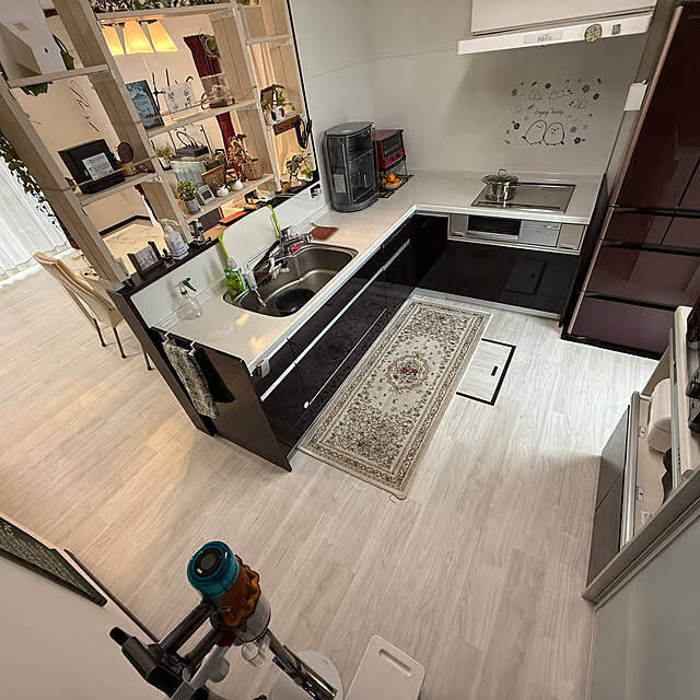 気持ちよく使えるキッチンにDIY♪収納扉・床・壁のリメイク実例集