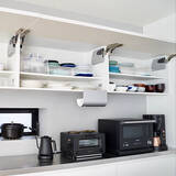 「見るたび気持ちよくなるような整った空間に。キッチンの吊り戸棚を120%活用する収納術」の画像2